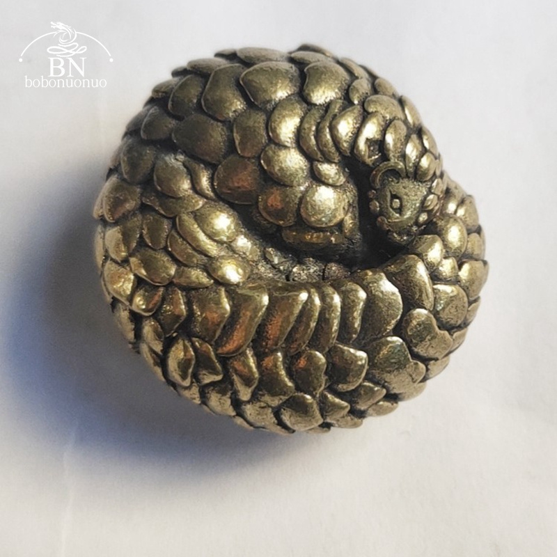 Retro Gaming Decor - Solidna mosiężna kulista figurka pangolina Miniaturowa