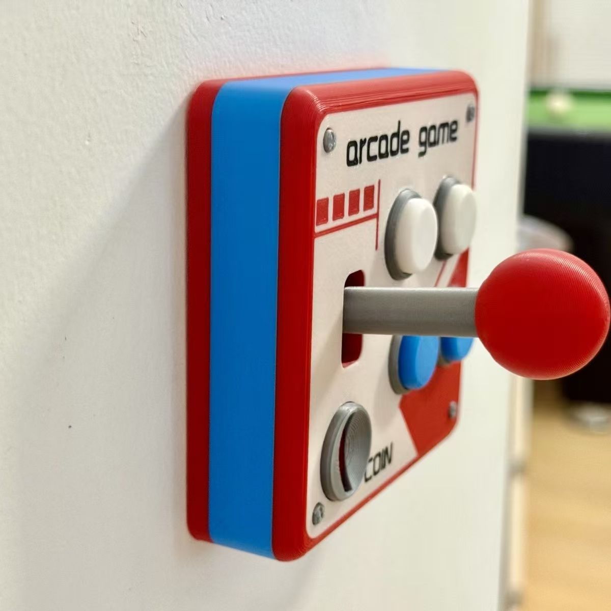 Dekoracyjna osłona na włącznik – Retro Gaming Projector recenzja i cena