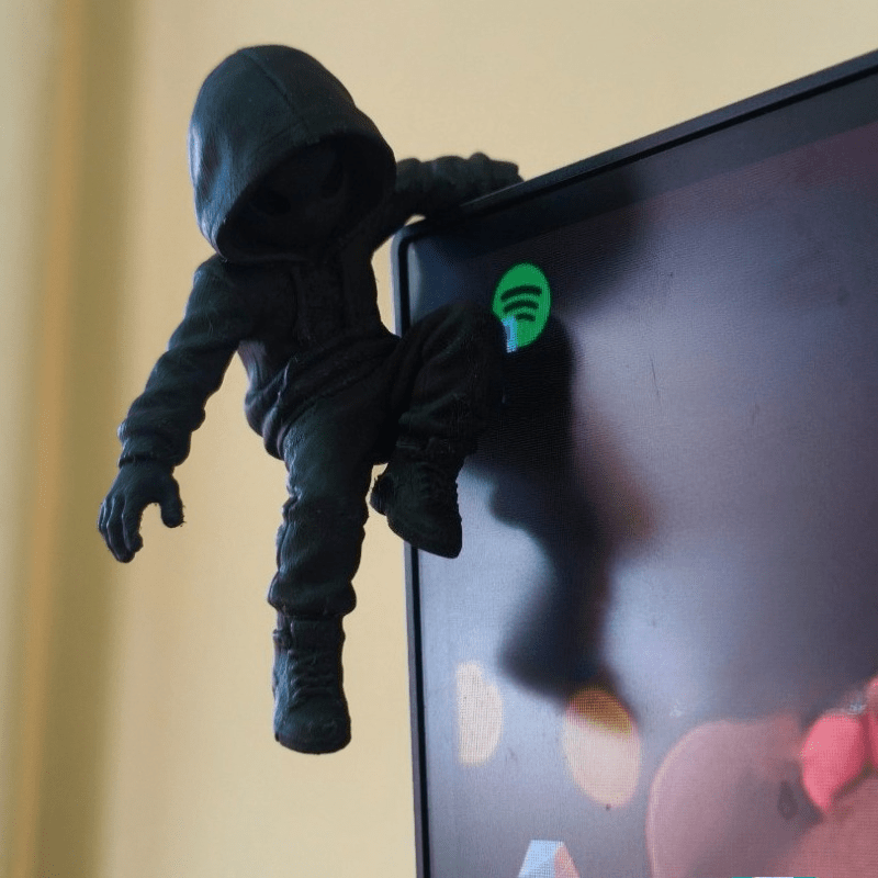 Figurka wspinającego się kosmi – Retro Gaming Desk recenzja i cena