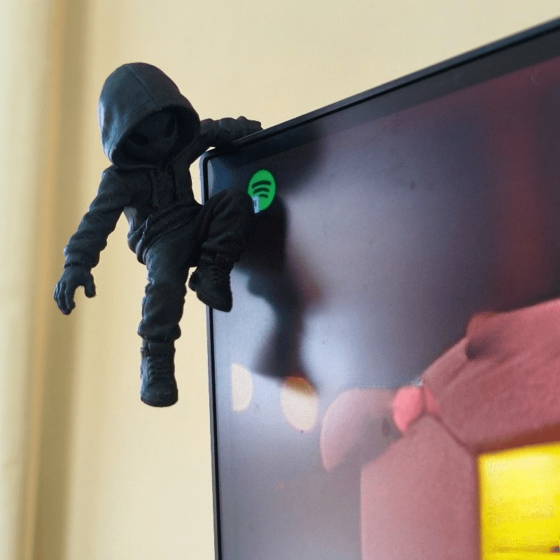 Figurka wspinającego się kosmi – Retro Gaming Desk recenzja i cena