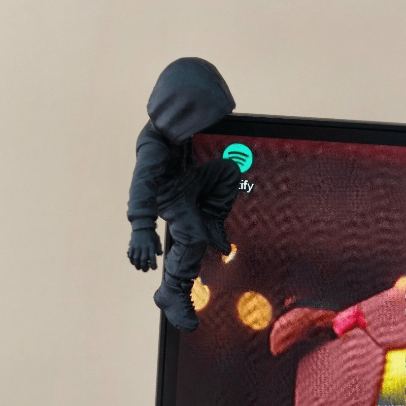Figurka wspinającego się kosmi – Retro Gaming Desk recenzja i cena